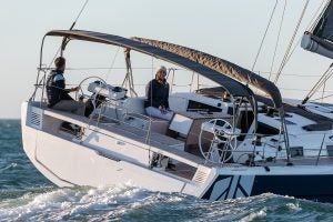 Dufour 470 electric at sail