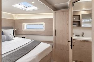 Cabin and bathroom on the Oceanis Yacht 54 sailing boat