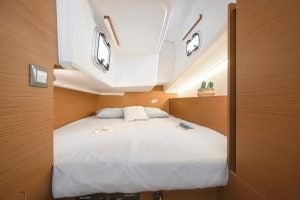 Jeanneau Sun Odyssey 380 monohull sailboat  cabin